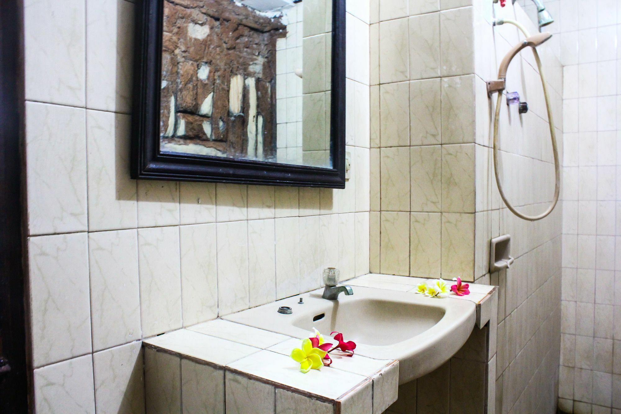 Berlian Inn กูตา ภายนอก รูปภาพ