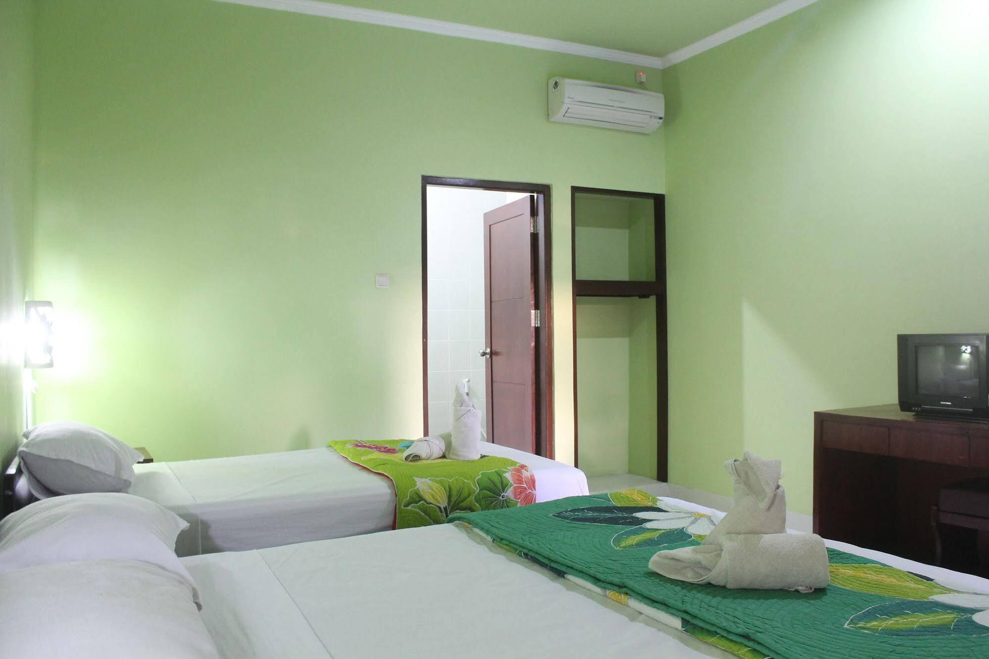 Berlian Inn กูตา ภายนอก รูปภาพ