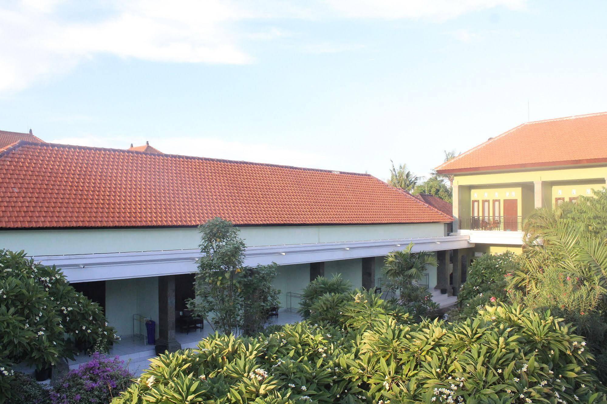 Berlian Inn กูตา ภายนอก รูปภาพ